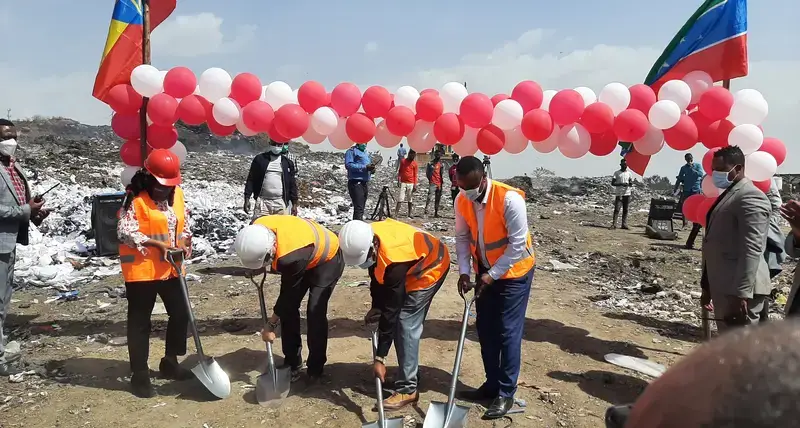 Haregewoin Bekele, UN-Habitat Country Manager, Tsegaye Tuke, the Mayor of Hawassa, the Deputy Ambassador of Japan and a government official during the ground breaking ceremony of the Solid Waste Management at the Hawassa dumpsite.