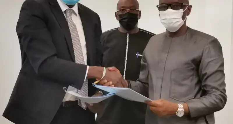 UN-Habitat Acting Regional Representative for Africa, Oumar Sylla, and Dr. Ibrahima Kourouma, Minister of City and Territorial Planning during the signing of the MoU in Conakry